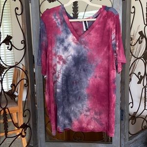 Plus size 6x fits like a 2x 3x red and blue tee